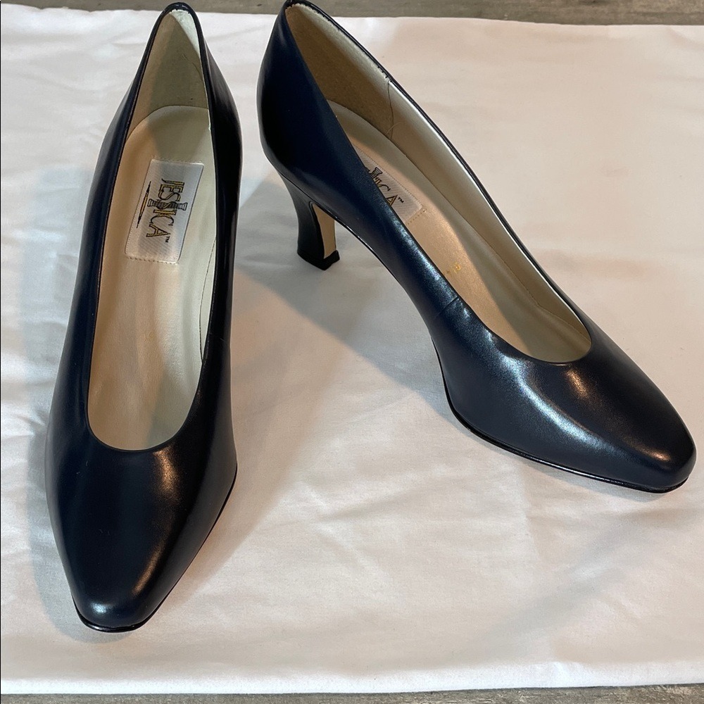 Jessica Leather‎ Pumps Womens 9M Navy Blue Excellent Classic Kitten Heel Brazil - Picture 3 of 8